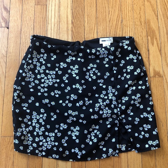 Fashion Nova floral mini skirt - Picture 3 of 5